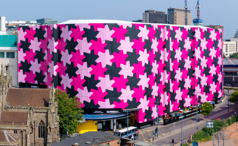 Embrace Building Wraps created the world’s largest scaffold wrap at Selfridge’s department store in Birmingham, UK.